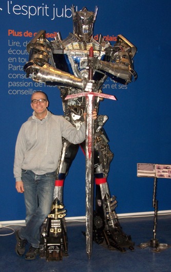 Atlas Prime originaire de Cybertron de la famille des Autobots: 
Son Nom : ATLAS PRIME
Son poids : 280 kg 
Sa taille : 2,80m de haut
Sa constitution :659 pièces